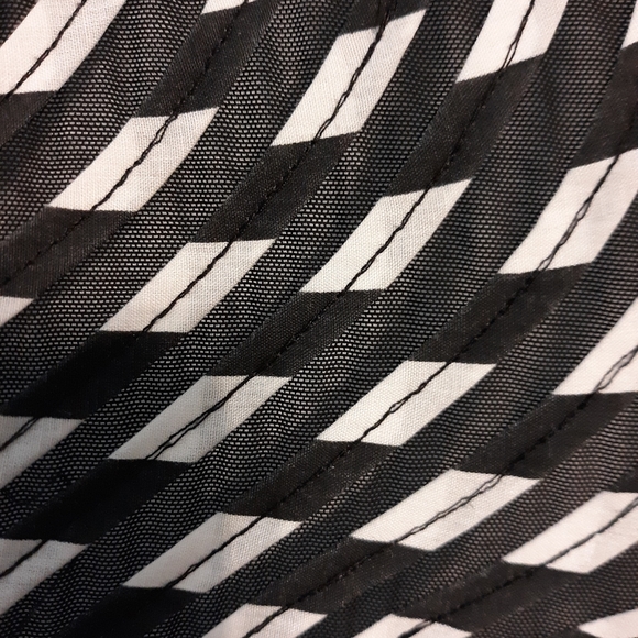 Women's Evening Wear Top. Remember 15% off any Bundle of 3+ - Picture 3 of 3